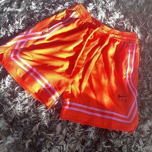 XS NWT Nike Fly DRI-FIT loose shorts